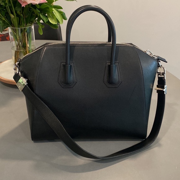 GIVENCHY MEDIUM ANTIGONA LEATHER BAG - Picture 2 of 10
